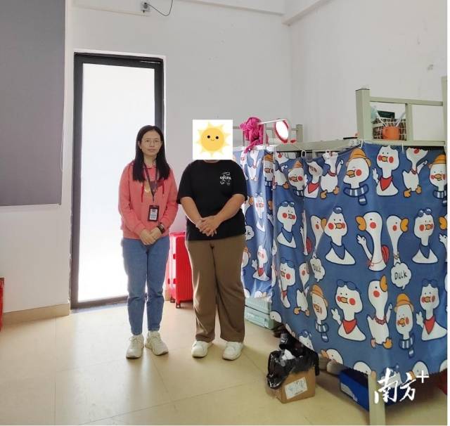 图为工作人员到社矫对象工作地进行实地查访。